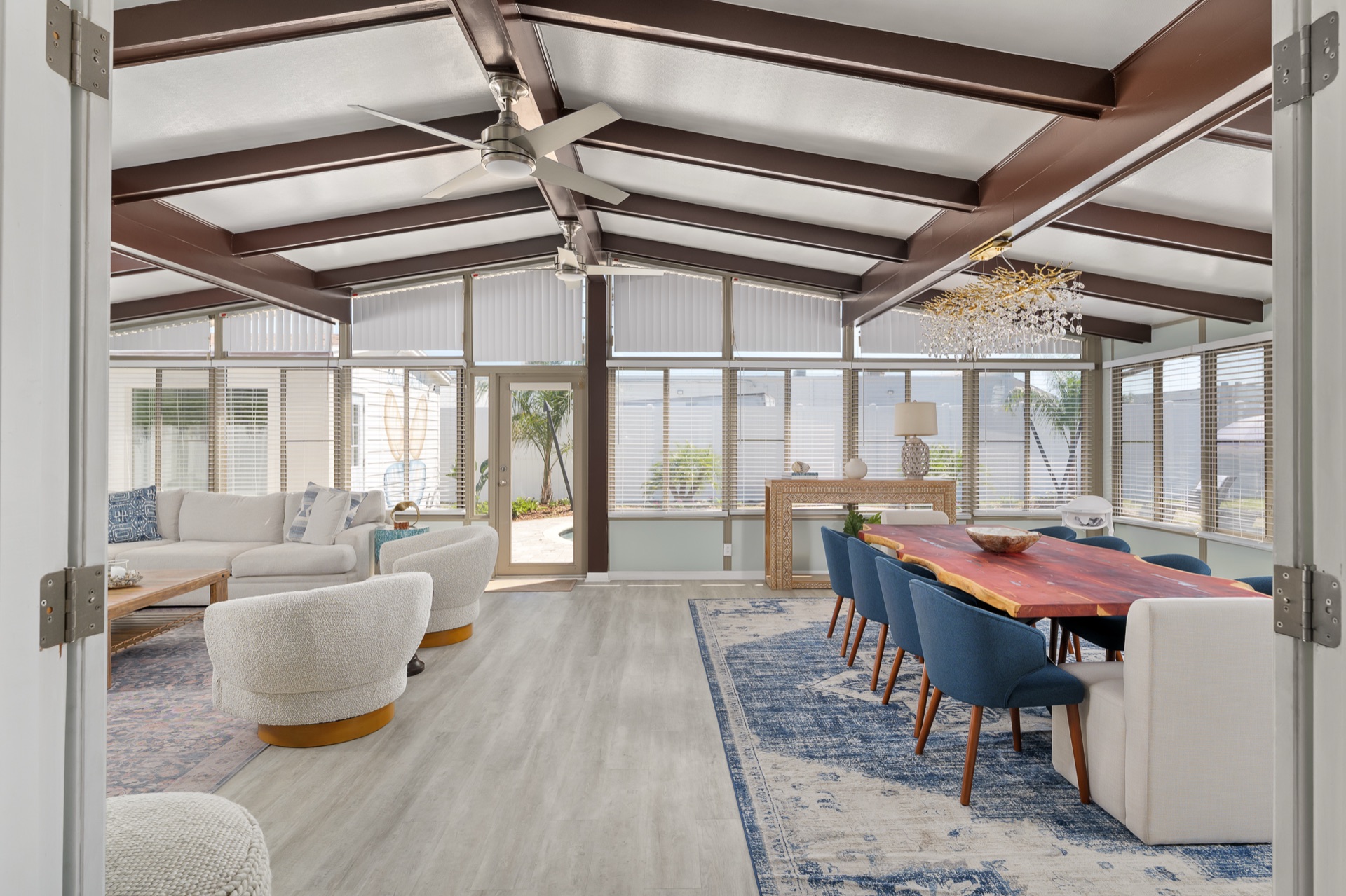 The sunroom at Shell Yeah with a second lounge area and a dining table that seats up to 10